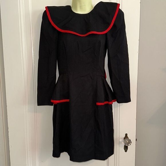 Vtg 80s Leslie Lucks black with red trim fitted dress with peplum & red bow - Picture 1 of 10